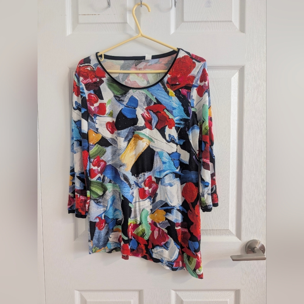 Dolcezza Art Design Asymmetric Hem Top 3/4 Sleeve Abstract Print Embellished - M